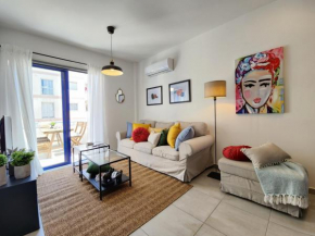 Frida's Cozy Two Bedroom Apt